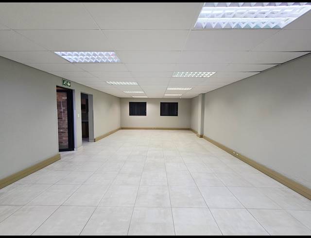 1,535M² WAREHOUSE TO LET IN LANSERIA
